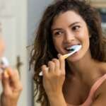 This is the Best Way to Clean Your Dirty Teeth